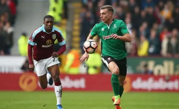 第8分钟，库尼亚的精彩破门因越位被判无效。 来源：The United Stand