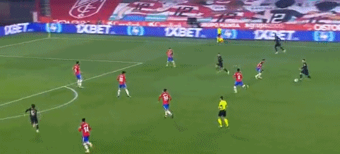 记者：赫伊森等5名后卫缺席皇马训练，阿森西奥遭遇病毒感染