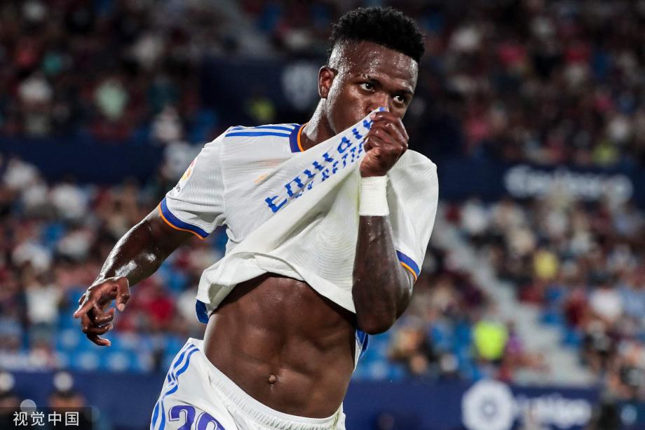 6分领跑中超！申花3-2河南蒋圣龙破门裁判争议