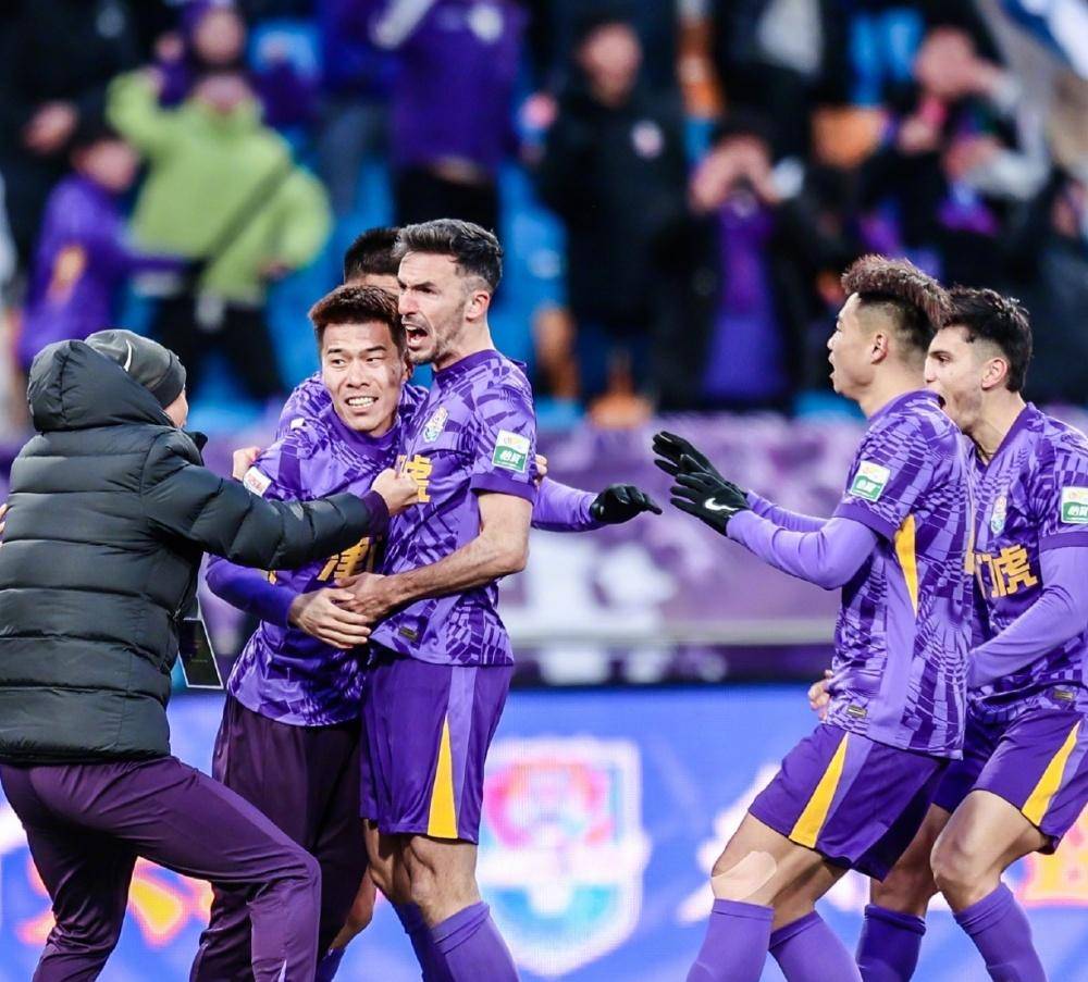 6分领跑中超！申花3-2河南蒋圣龙破门裁判争议