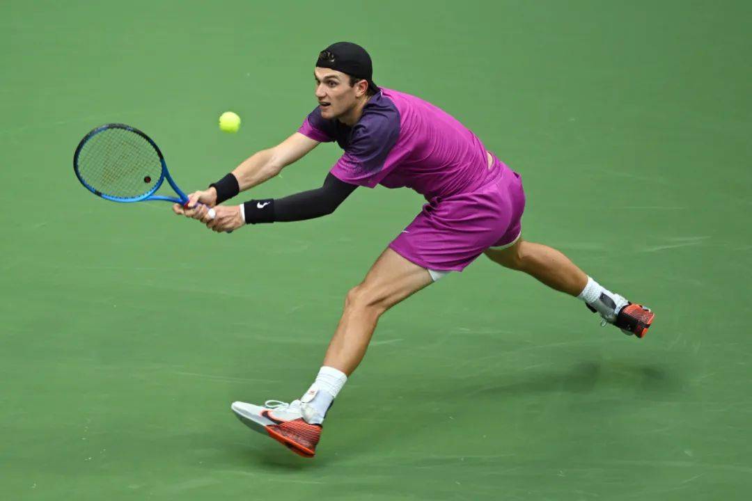 恰尔汗奥卢：很高兴升入欧国联A级，土耳其下一个目标参加世界杯.