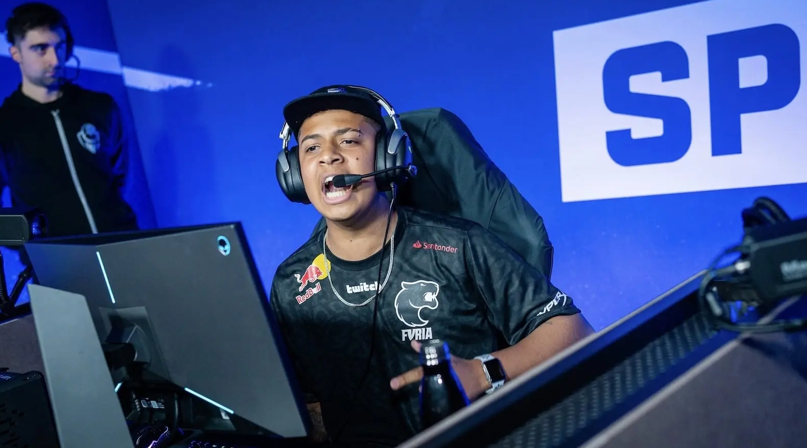 行力更上一 行力更上一