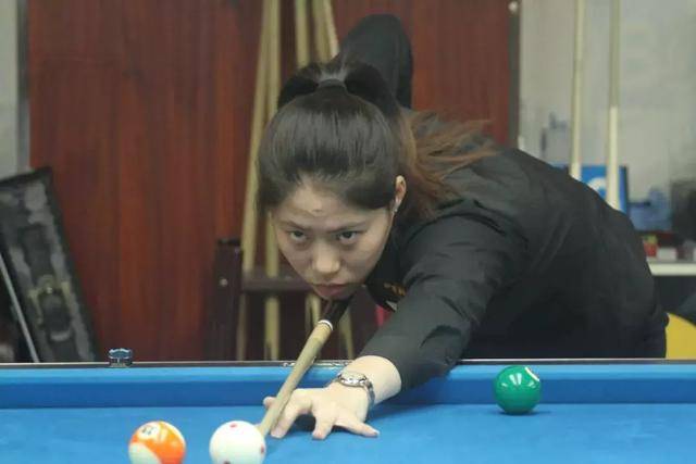 下的球员更 下的球员更